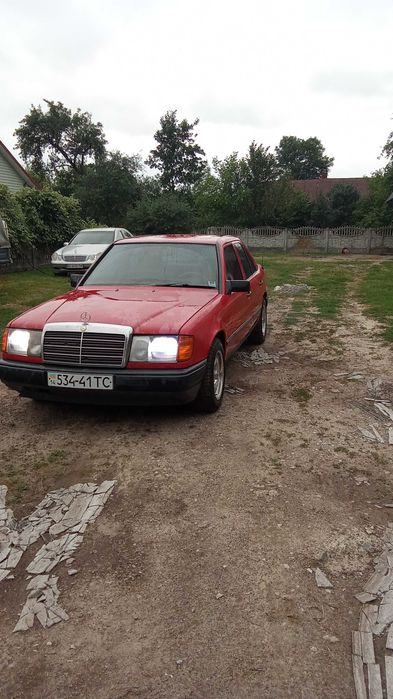 Продається мерседес 124 1990 р 2 5 д  на автоматі вдуже гарному стані