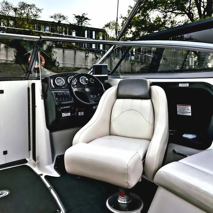 Łódź motorowodna YAMAHA 230 HO + przyczepa