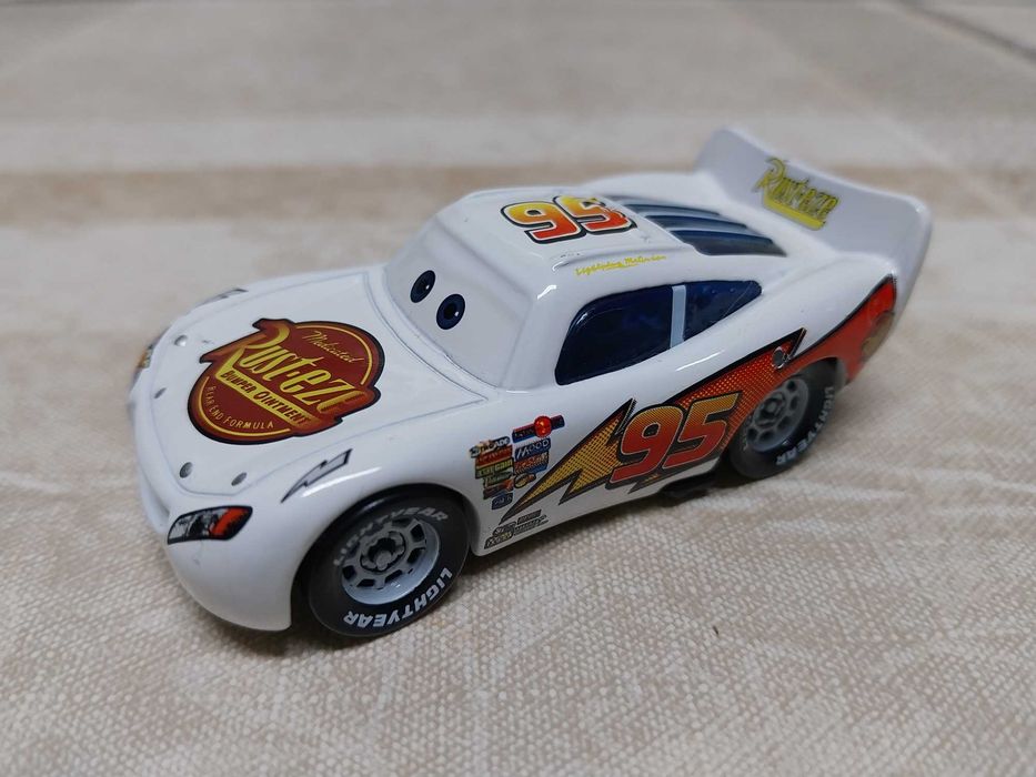 Cars / Disney / Pixar – LIGHTNING MCQUEEN #95 – White