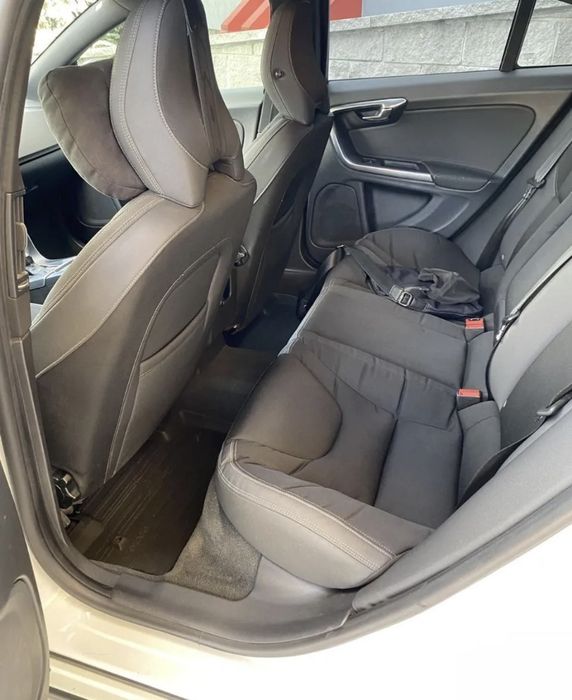 автомобіль Volvo S60