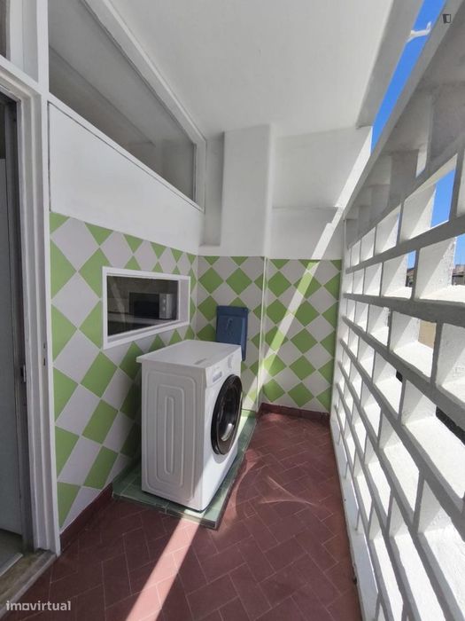 Quarto - localizado em Campo Grande Lisbon