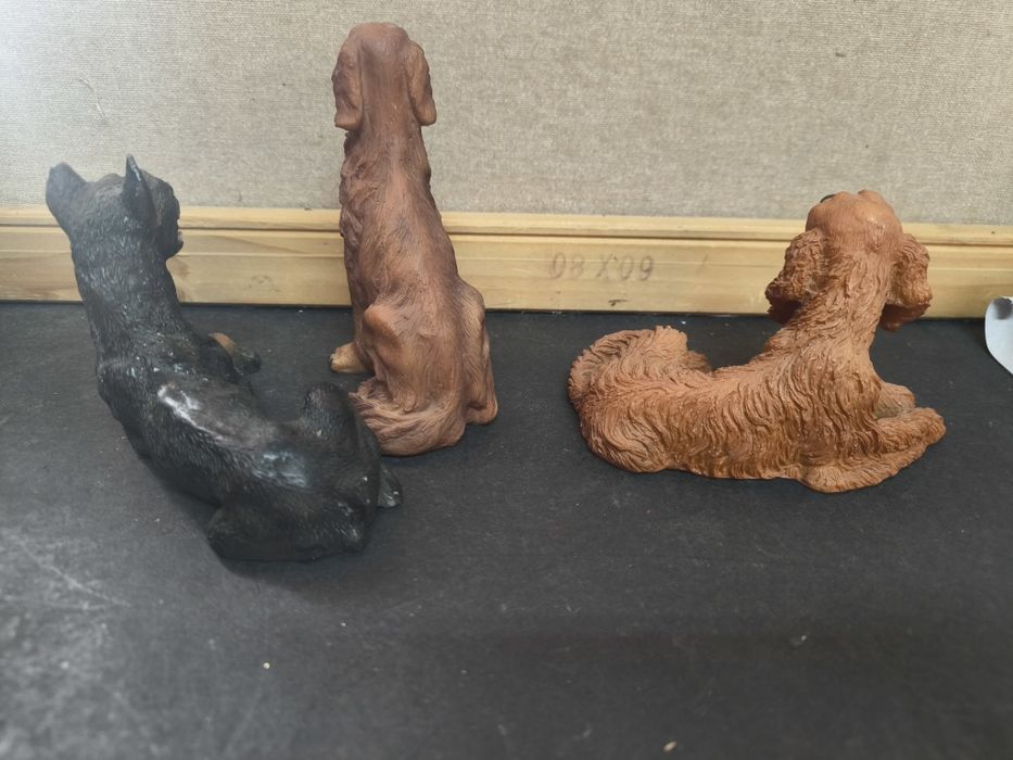 Miniaturas Cães Doberman e Retriever
Lindo conjunto de 3 estatuetas/mi