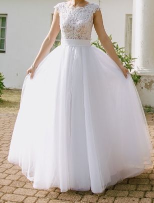 Suknia ślubna, koronka, krój: litera A/księżniczka 34 / 36 / 38 XS S M