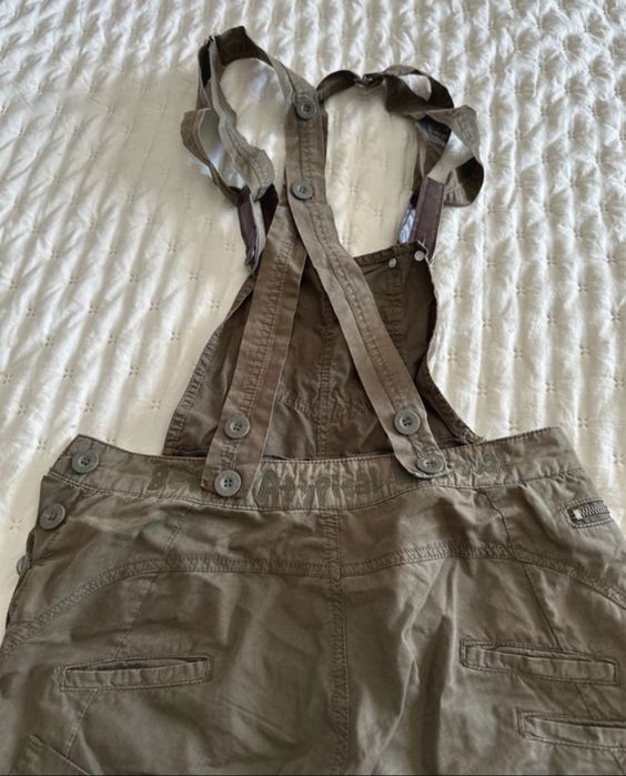 Bermudas com peitilho da DESIGUAL