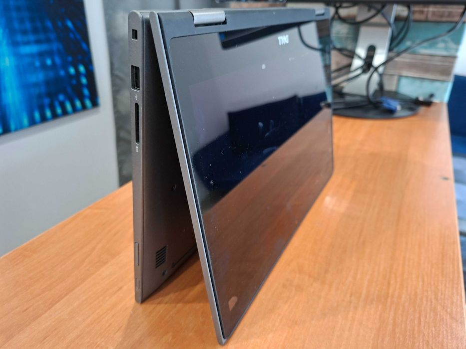 Laptop Dell Dotykowy