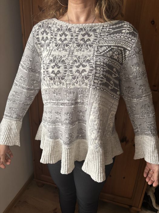 Sweter z falbanami r.L