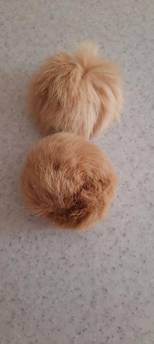 Продам помпоны с натурального меха. 2 шт=100 грн