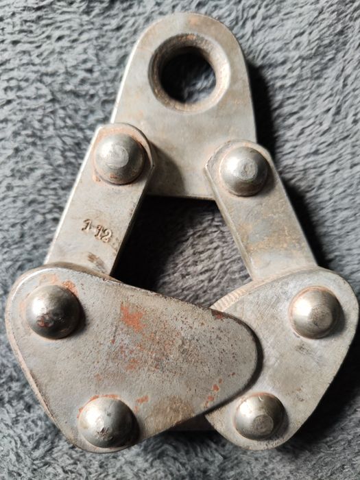 Szczęki zaciskowe do wciągu/naciągu lin