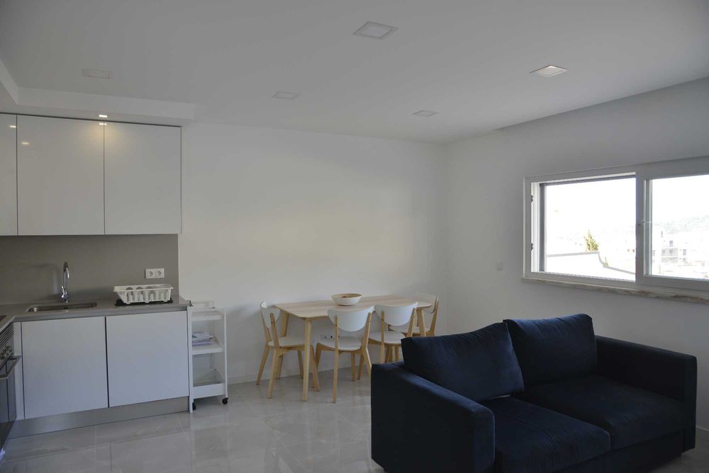 Apartamento T1 Novo com Garagem - Para férias em Sesimbra