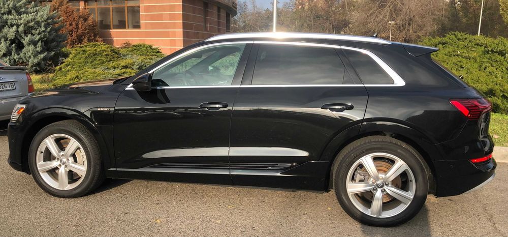 AUDI E-TRON Premium Plus