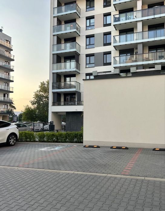 Miejsce postojowe naziemne (szer. 3.6m) Bokserska 71A