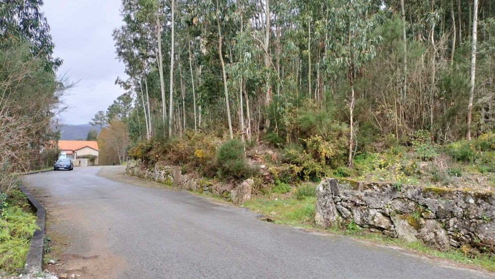 Vende-se terreno para construir moradia