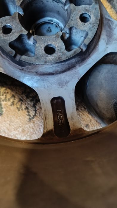 Продам диск на Nissan leaf R 16
