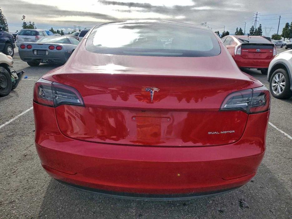 Tesla Model 3 2022 .