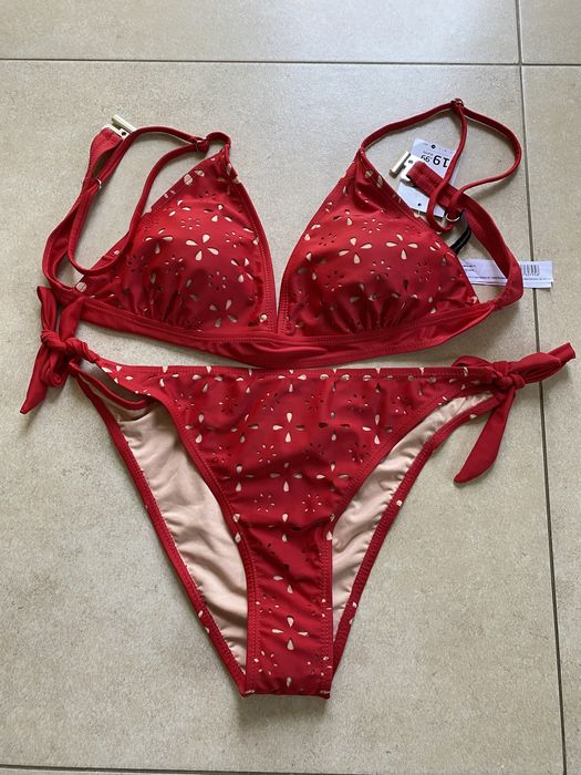 Czerwony strój kąpielowy - bikini
