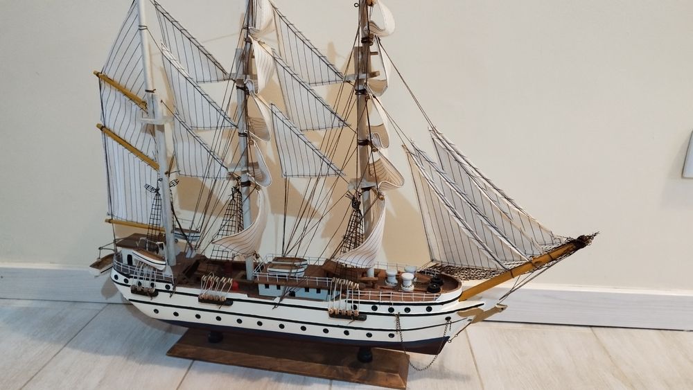 Barco de madeira de decoração