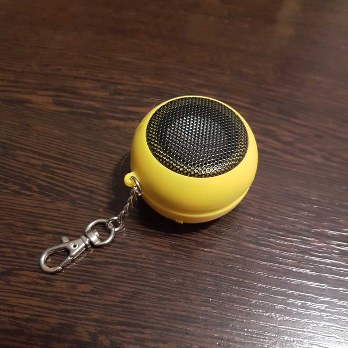 колонка для телефона брелок желтая