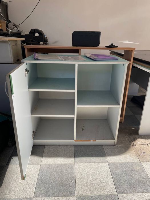 Стол письменный, тумба.