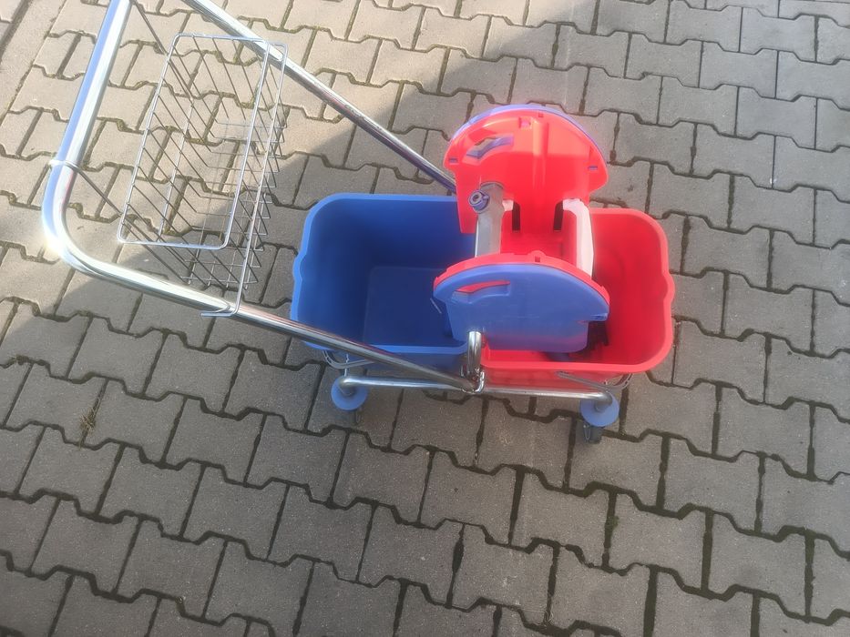 Sprzedam wózek do mycia podłóg