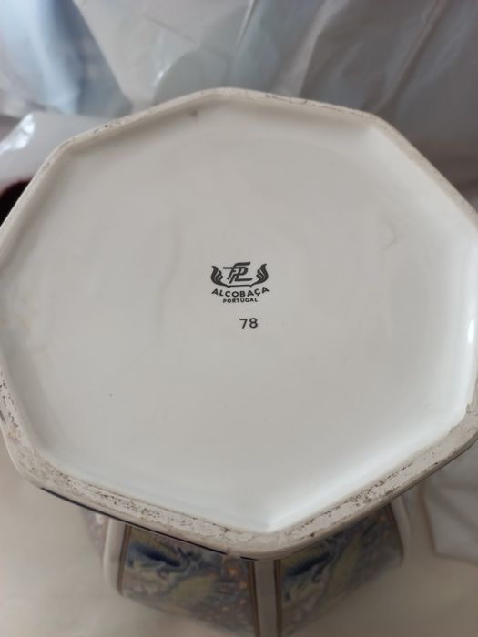 Pote decorativo com pavões