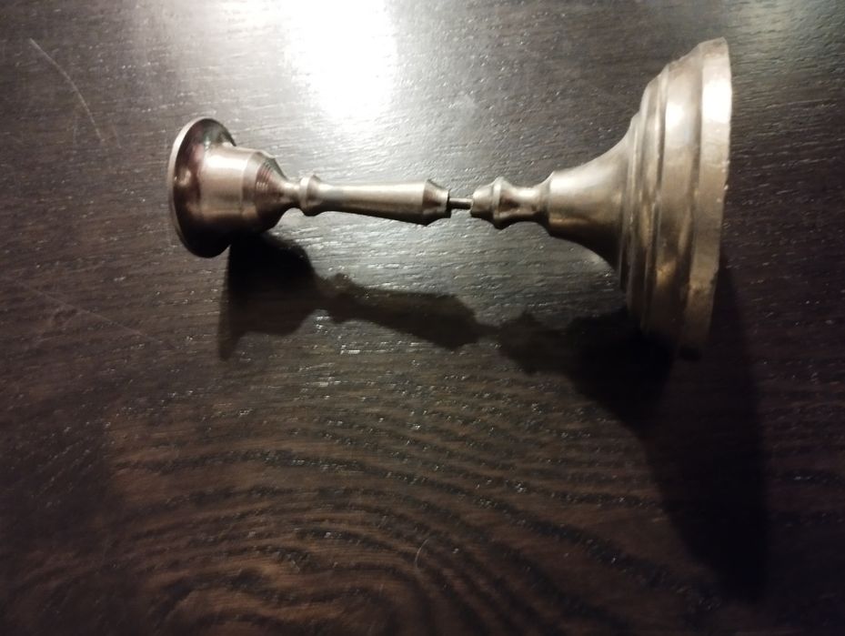 Krzyżyk i dwa lichtarze