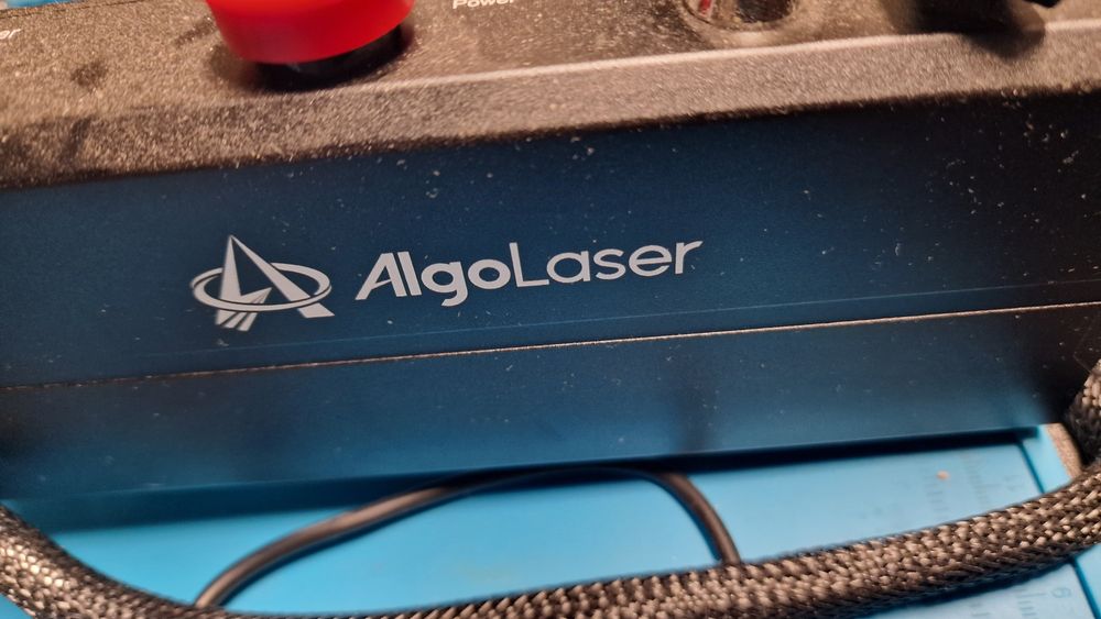 Laser engraver da marca Algolaser, modelo DIY KIT 10W, com acessórios
