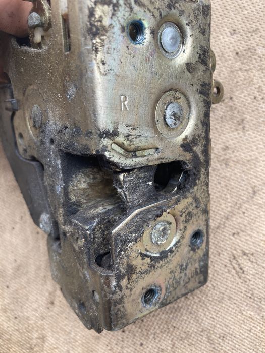 Замок задней правой двери Mercedes sprinter 96-06г.в.