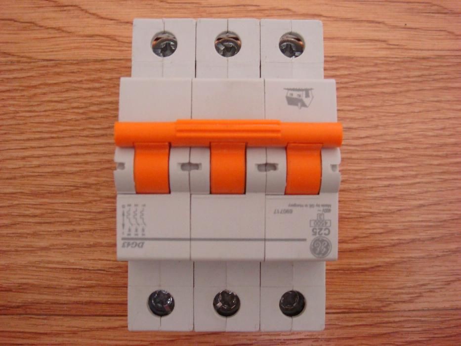 Электрический автомат.DG 43 C25.General Electric.