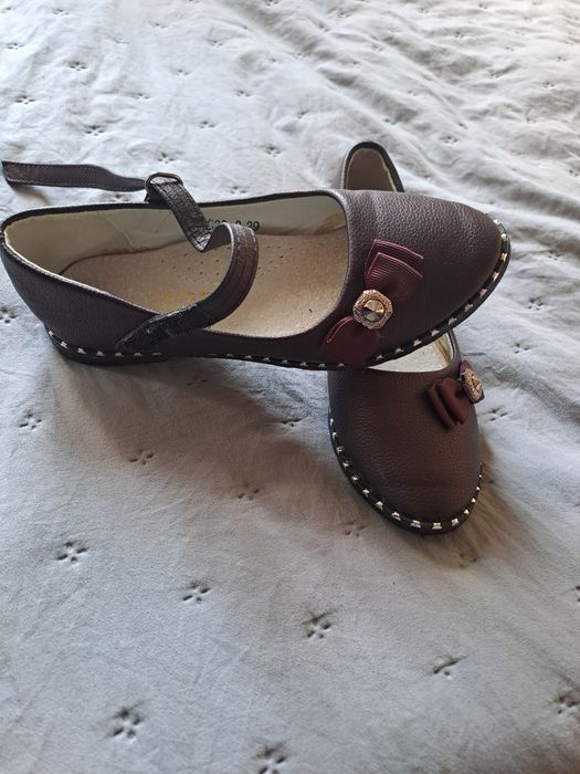 Продам туфли на девочку