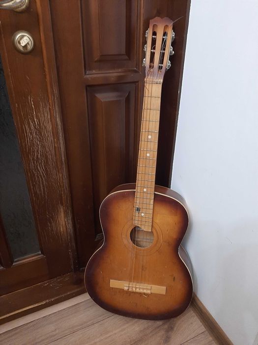 продам гитару шестиструнную