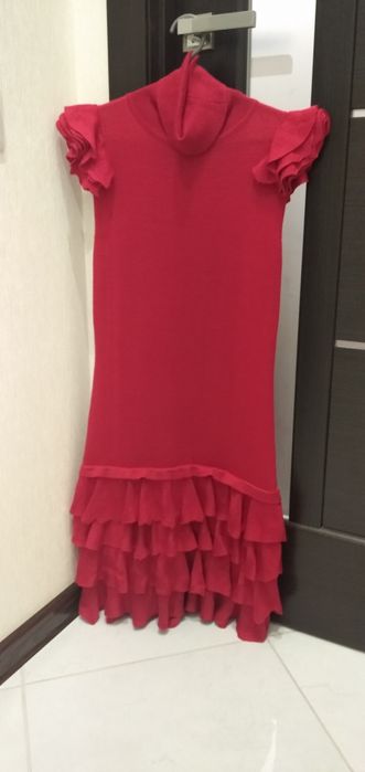 Червона трикотажна сукня ламбада