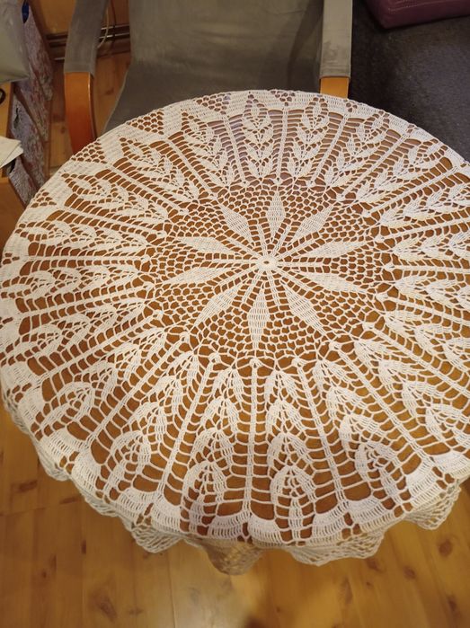Obrus na stolik kawowy 105 cm