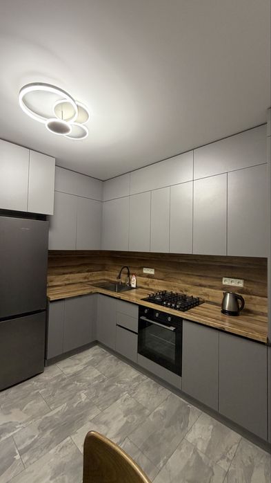 Сдам шикарную двухкомнатную квартиру в Новострое Капитан !!!