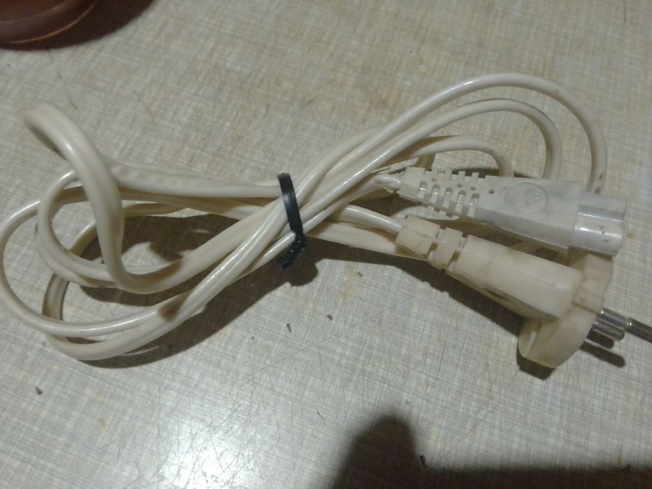 Кабель питания для магнитофона приёмника  и др.