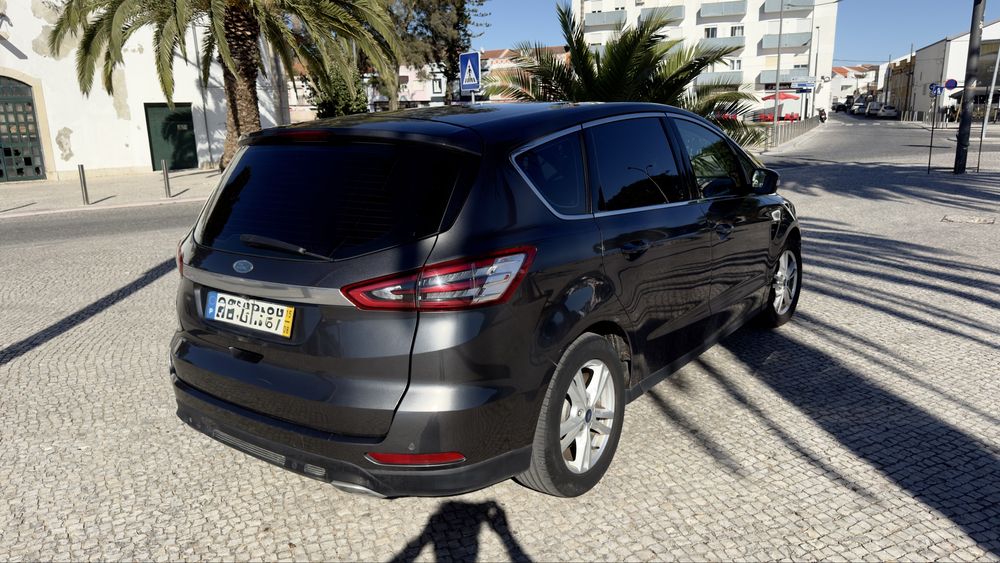 Ford S-Max — fotografia 3