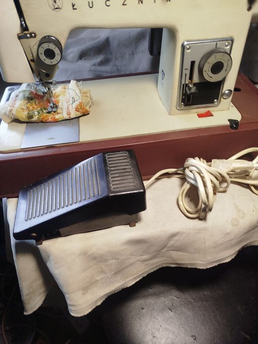 Maszyna do szycia Łucznik    sprawna