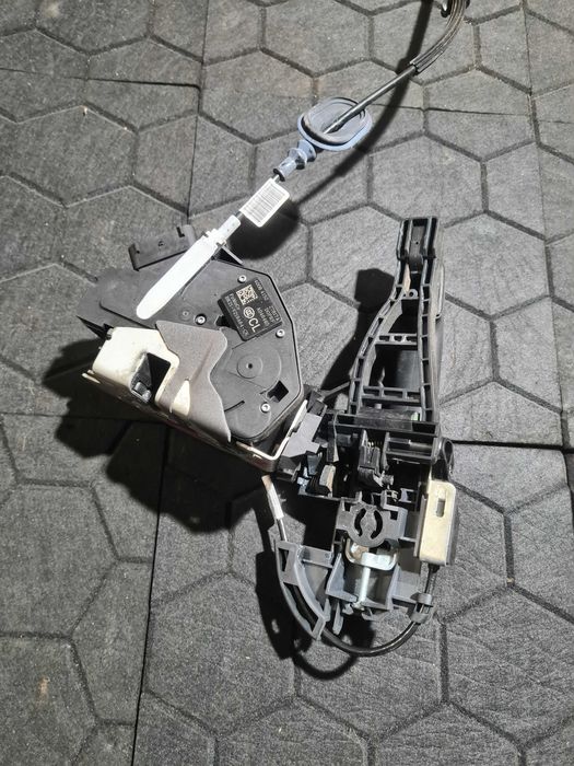 Ford Custom Trend zamek drzwi przednich prawy podstawa klamka