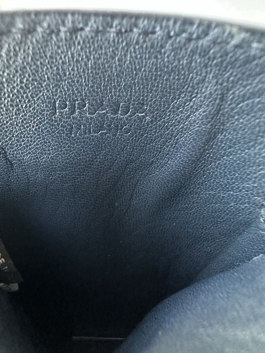 Bolsa em pele cinzenta da Prada