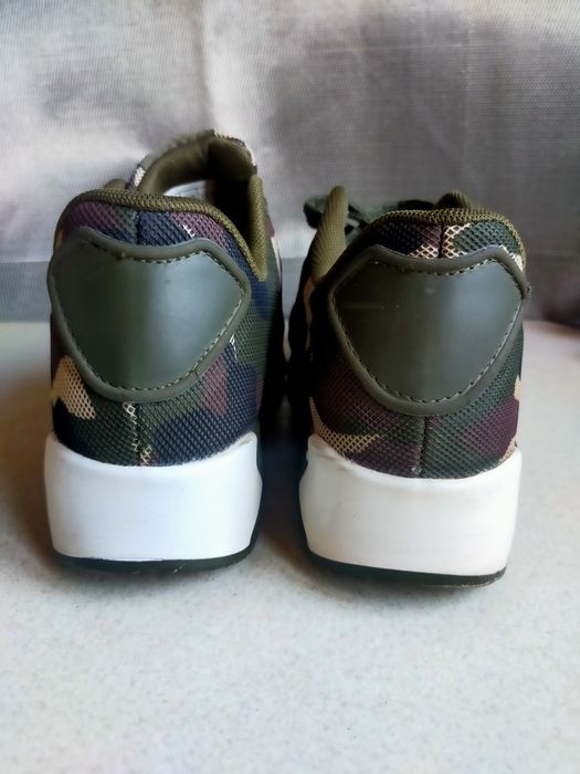Buty sportowe Air Max Moro 40 jak nowe
