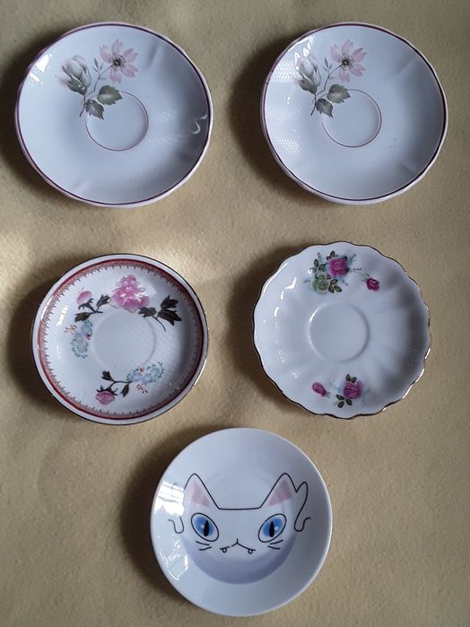 Pires ou pratos pequenos em loiça para colecção