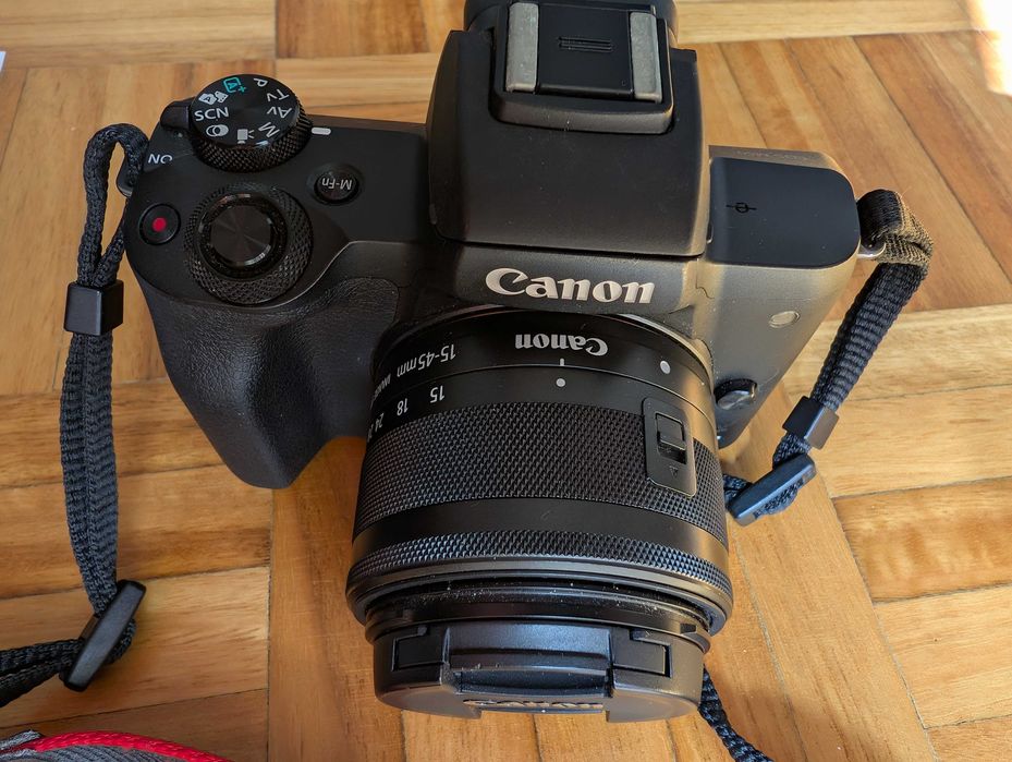 Kit Canon EOS M50 + Lente 15-45mm + Adaptador AC + Extras