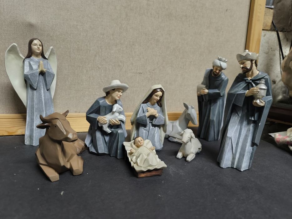 Presépio - Estilo Esculpido (Moderno/Rústico)
Vendo de figuras de pres