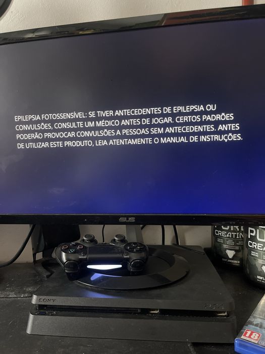 Playstation 4 usada em bom estado