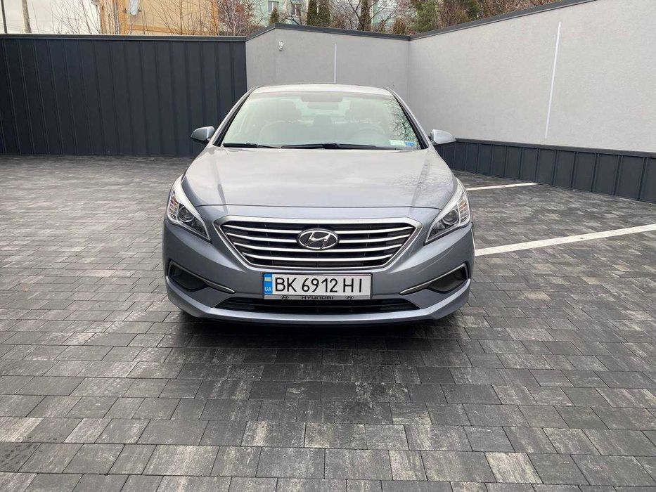 Продам власний автомобіль Hyundai Sonata 2017 року.