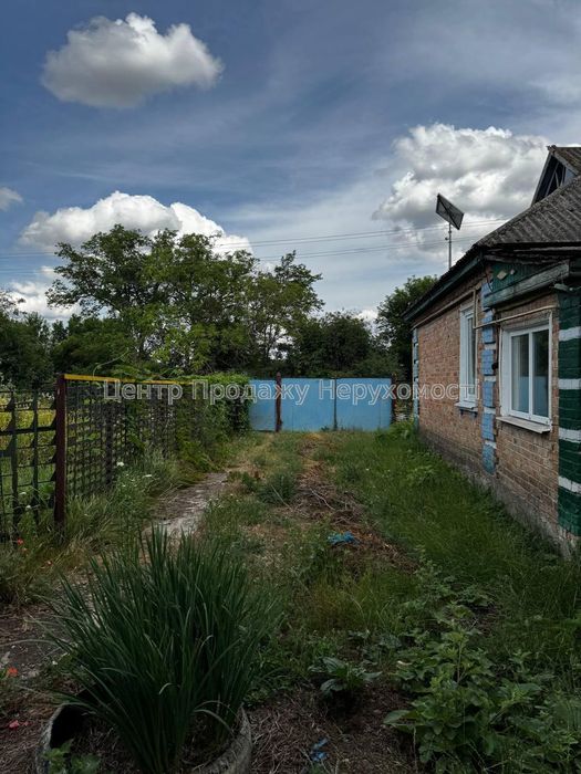 Продам цегляний газифікований будинок з великою ділянкою