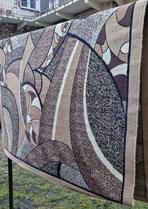 Duży dywan pokojowy