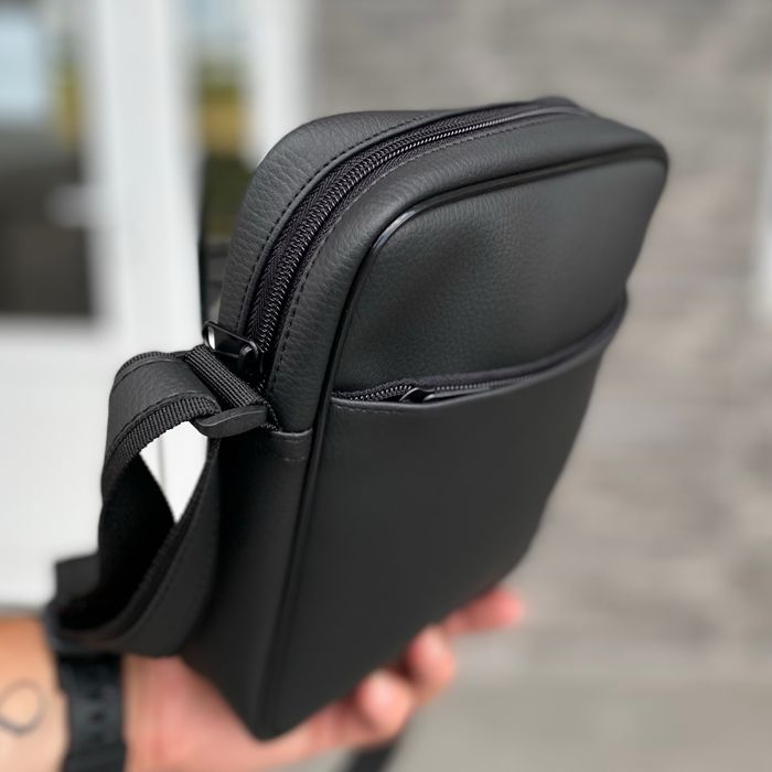 Чоловіча сумка через плече месенджер чорна Triumph