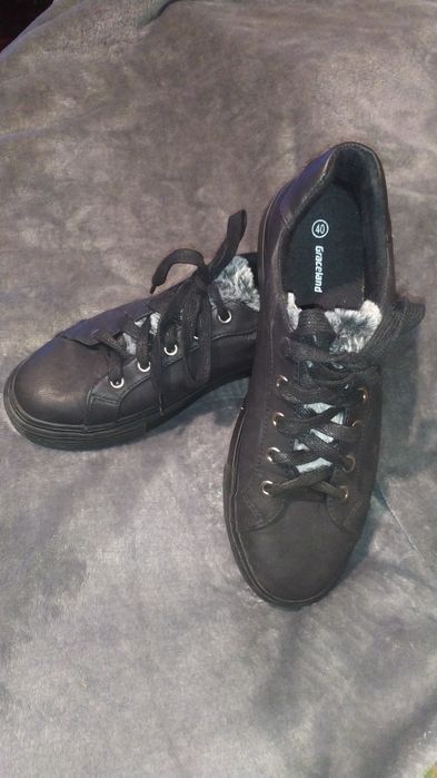 Жіночі кросівки 40 р.