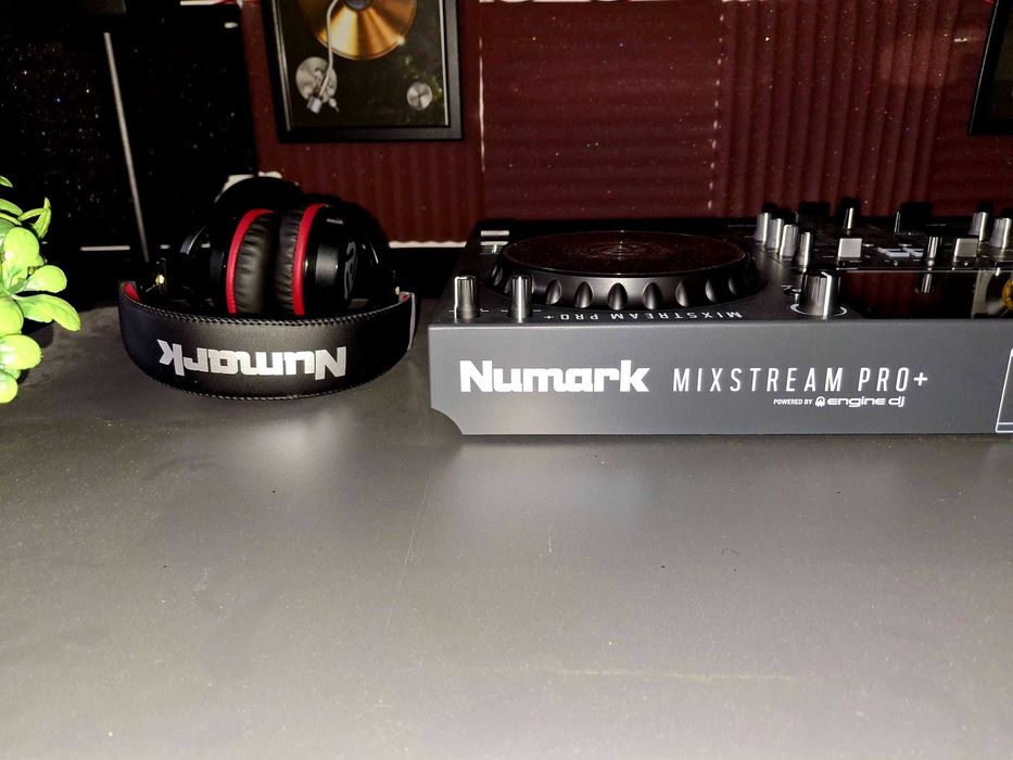 Headphones Numark HF175