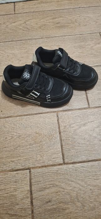 Кросівки весняні 31  18,5 18